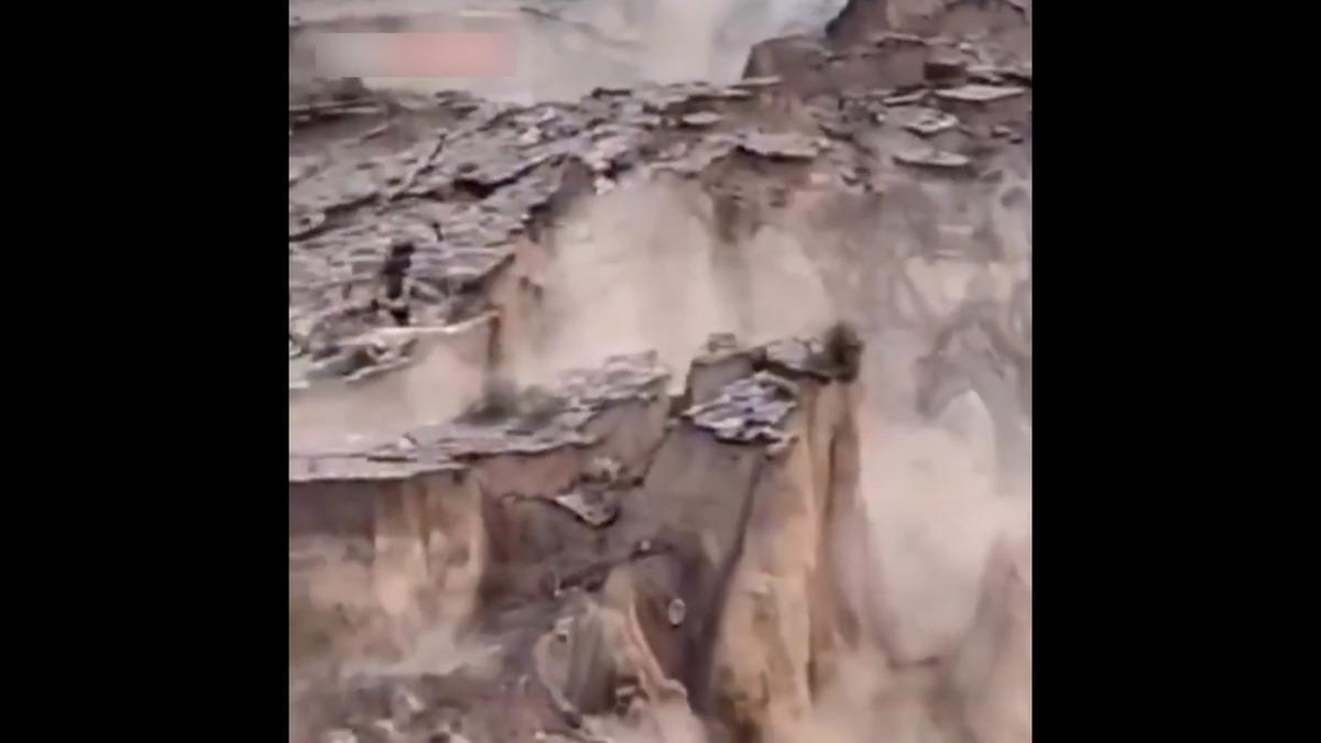 Rusya Dağıstan da dev toprak kayması g&uuml;ndem oldu: Yama&ccedil; &ccedil;&ouml;kt&uuml;! 3