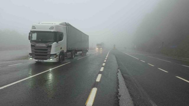 Yoğun sis Bolu Dağı&rsquo;nı kapladı 2