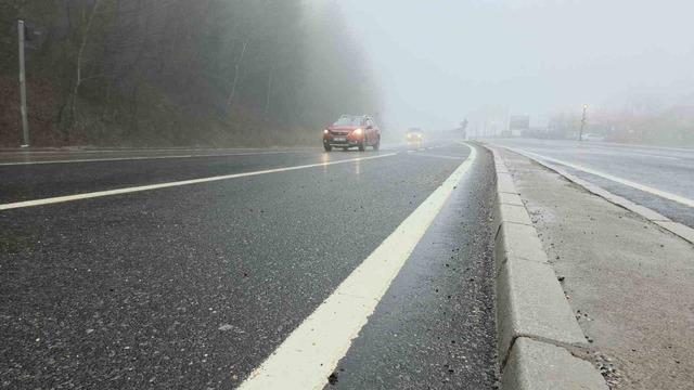Yoğun sis Bolu Dağı&rsquo;nı kapladı 1