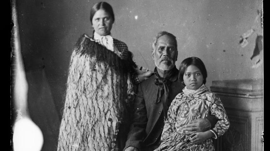 Midesiz yaşayan aile: Yaşamak i&ccedil;in midelerini aldırmak zorundalar