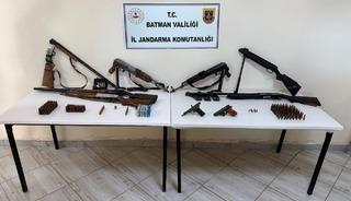 Sason&rsquo;da ka&ccedil;ak silahlar ele ge&ccedil;irildi, 2 kişi tutuklandı