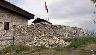 Roma İmparatoru Sezar&rsquo;ın "Geldim, g&ouml;rd&uuml;m, yendim" dediği kale surlarında &ccedil;&ouml;kme yaşandı