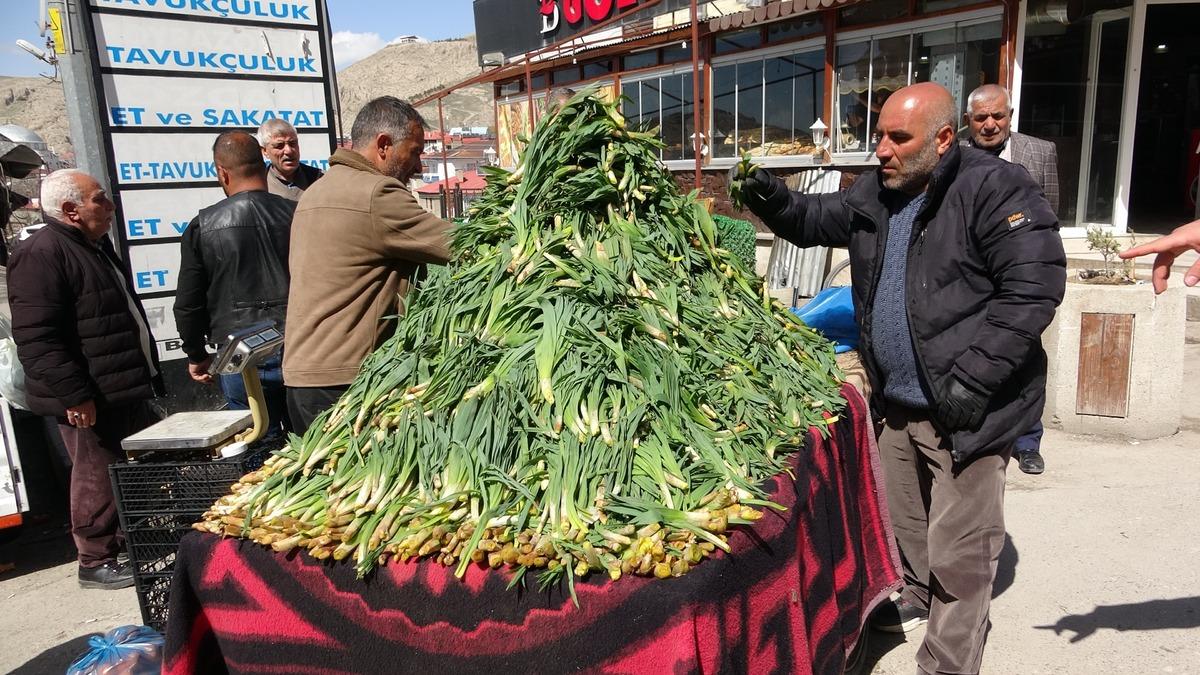 &Ccedil;iriş otu tezgahta 100 liradan kapış kapış gidiyor: Mideyi temizliyor 2