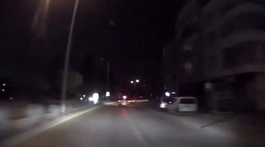 Ticari taksinin &ccedil;arptığı gen&ccedil; kız hayatını kaybetti: Feci kaza kamerada