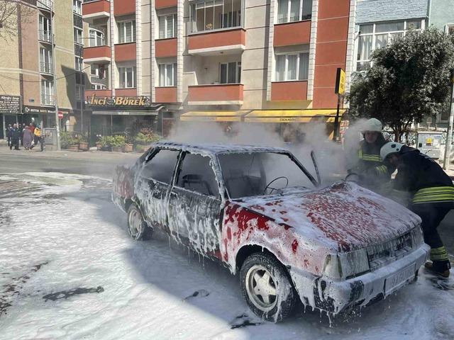 Tekirdağ&rsquo;da korku dolu anlar: LPG&rsquo;li otomobil alev topuna d&ouml;nd&uuml; 2