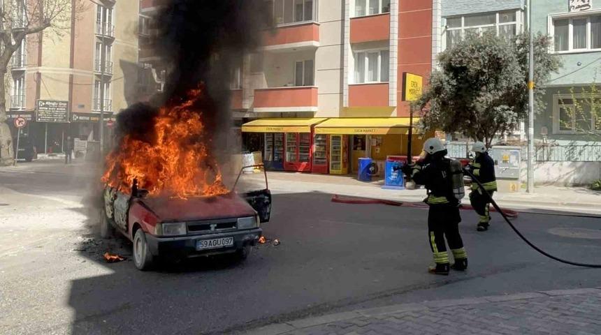 Tekirdağ&rsquo;da korku dolu anlar: LPG&rsquo;li otomobil alev topuna d&ouml;nd&uuml;