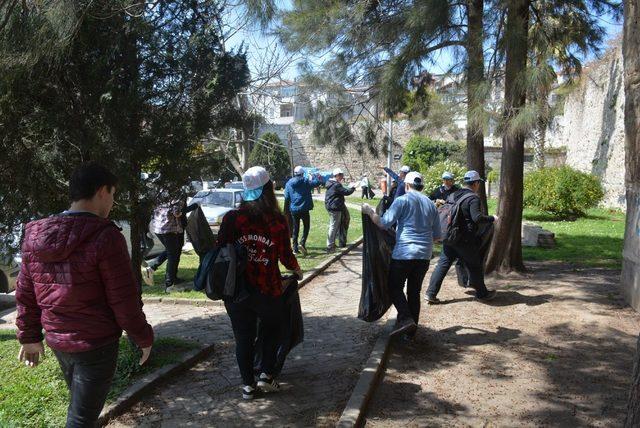 Öğrenciler çevre temizliği yaptı