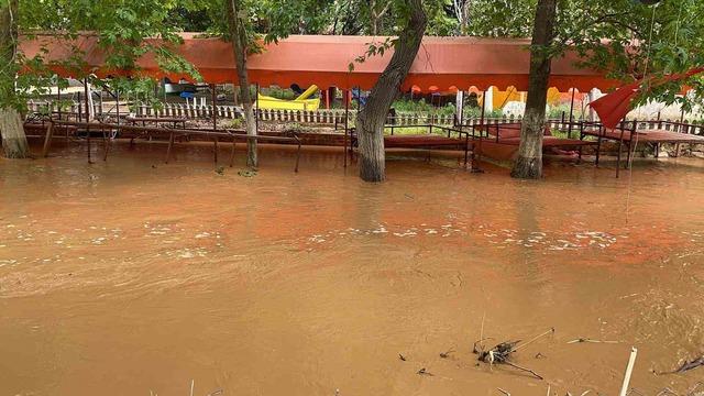 Yaylalardaki sel dereleri coşturdu, Akdeniz&rsquo;i kahverengiye b&uuml;r&uuml;d&uuml; 8