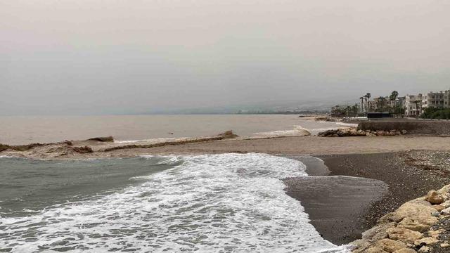 Yaylalardaki sel dereleri coşturdu, Akdeniz&rsquo;i kahverengiye b&uuml;r&uuml;d&uuml; 7