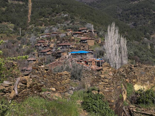Sadece 3 hane yaşıyor: 'Hayalet k&ouml;y' cazibe merkezine d&ouml;n&uuml;ş&uuml;yor