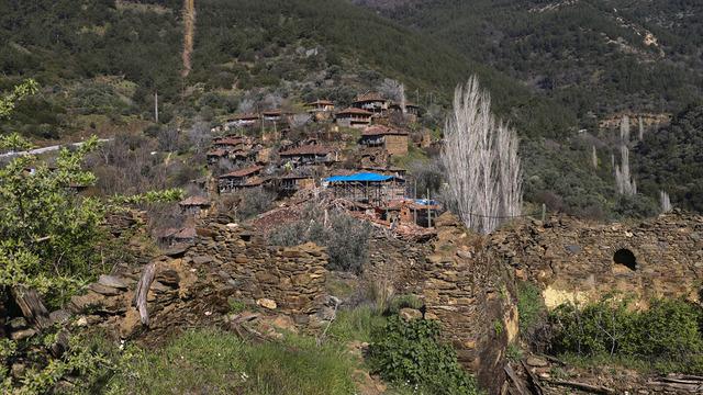Sadece 3 hane yaşıyor: 'Hayalet köy' cazibe merkezine dönüşüyor