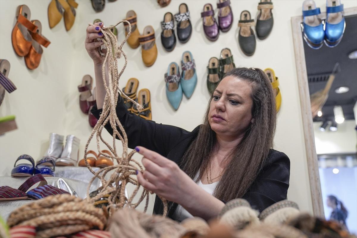 Ustaların elinden &ccedil;ıkıyor: Muzdan ayakkabı yapıyorlar!  1