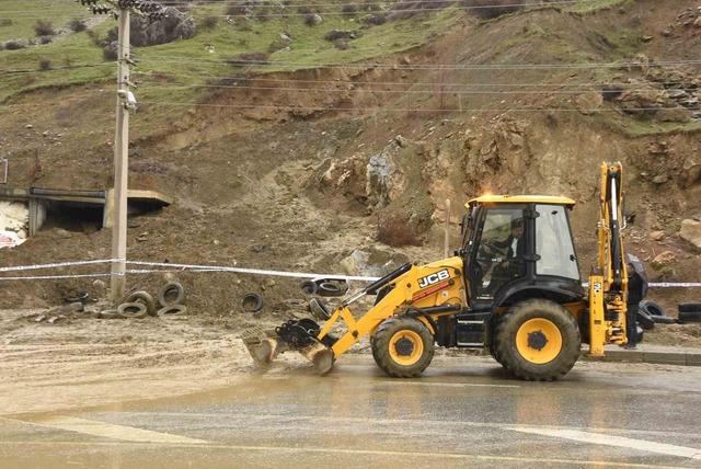 Bitlis&rsquo;te yağışlardan dolayı toprak kayması meydana geldi 5