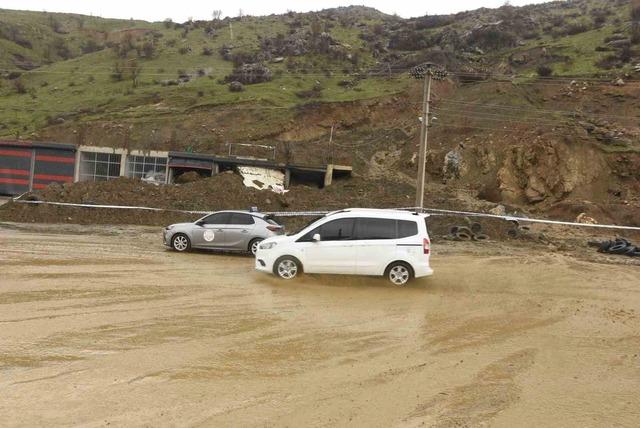 Bitlis&rsquo;te yağışlardan dolayı toprak kayması meydana geldi 1