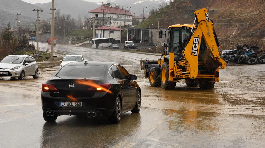 Bitlis&rsquo;te aynı noktada 2 ay sonra yine heyelan meydana geldi
