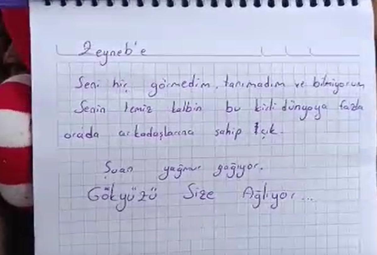 &Ccedil;ocukların mezarlarına bırakılan notlar y&uuml;rek burktu:  Depremde kaybettiğim kızıma selam s&ouml;yleyin  2