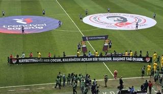 Kocaeli&rsquo;de trib&uuml;nler sustu, &ccedil;ocuklar i&ccedil;in yas tutuldu