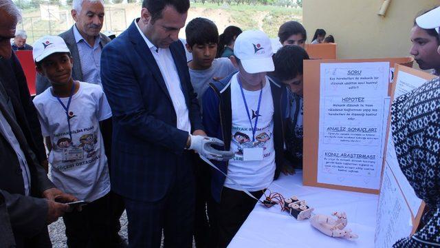 Göçeri Ortaokulunda TÜBİTAK Bilim Fuarı açıldı