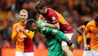 Galatasaray'da dev telefon trafiği! Muslera ve Mertens devrede