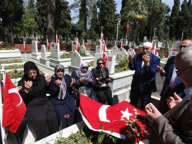 Şehit Hamlı kabri başında anıldı