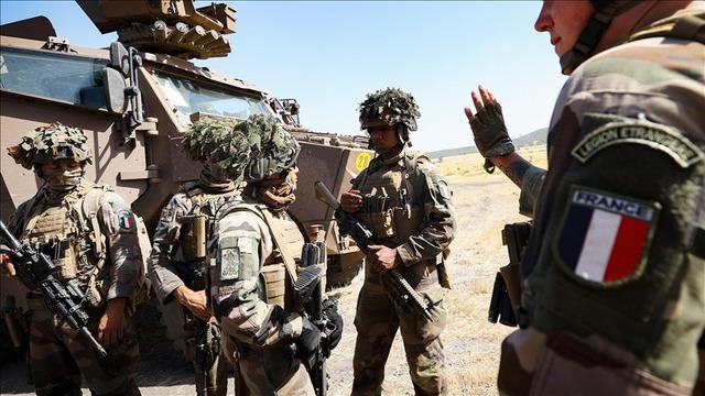 Macron: Lübnan'da BM barış güçlerine yönelik saldırıda 1 Fransız askeri hayatını kaybetti