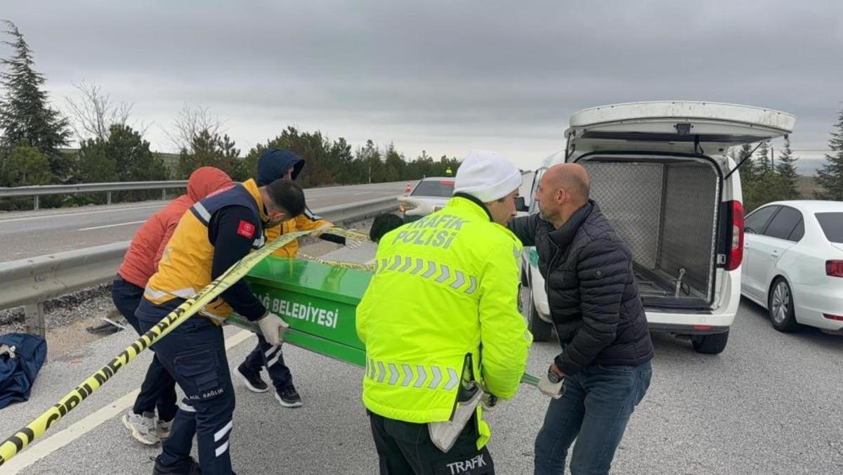 Ref&uuml;je girip yan yatan ara&ccedil;ta 1kişi &ouml;ld&uuml;, 2 kişi yaralandı 2