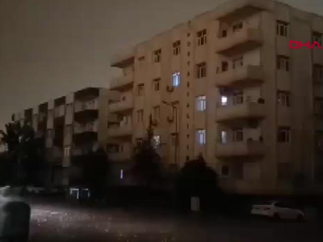 Mardin'de şiddetli yağmur! Cadde ve sokaklar g&ouml;le d&ouml;nd&uuml;