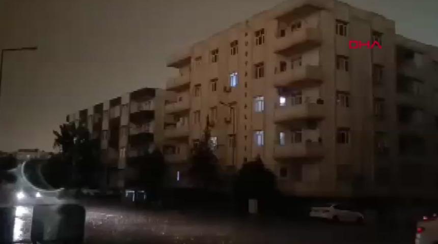 Mardin'de şiddetli yağmur! Cadde ve sokaklar g&ouml;le d&ouml;nd&uuml;