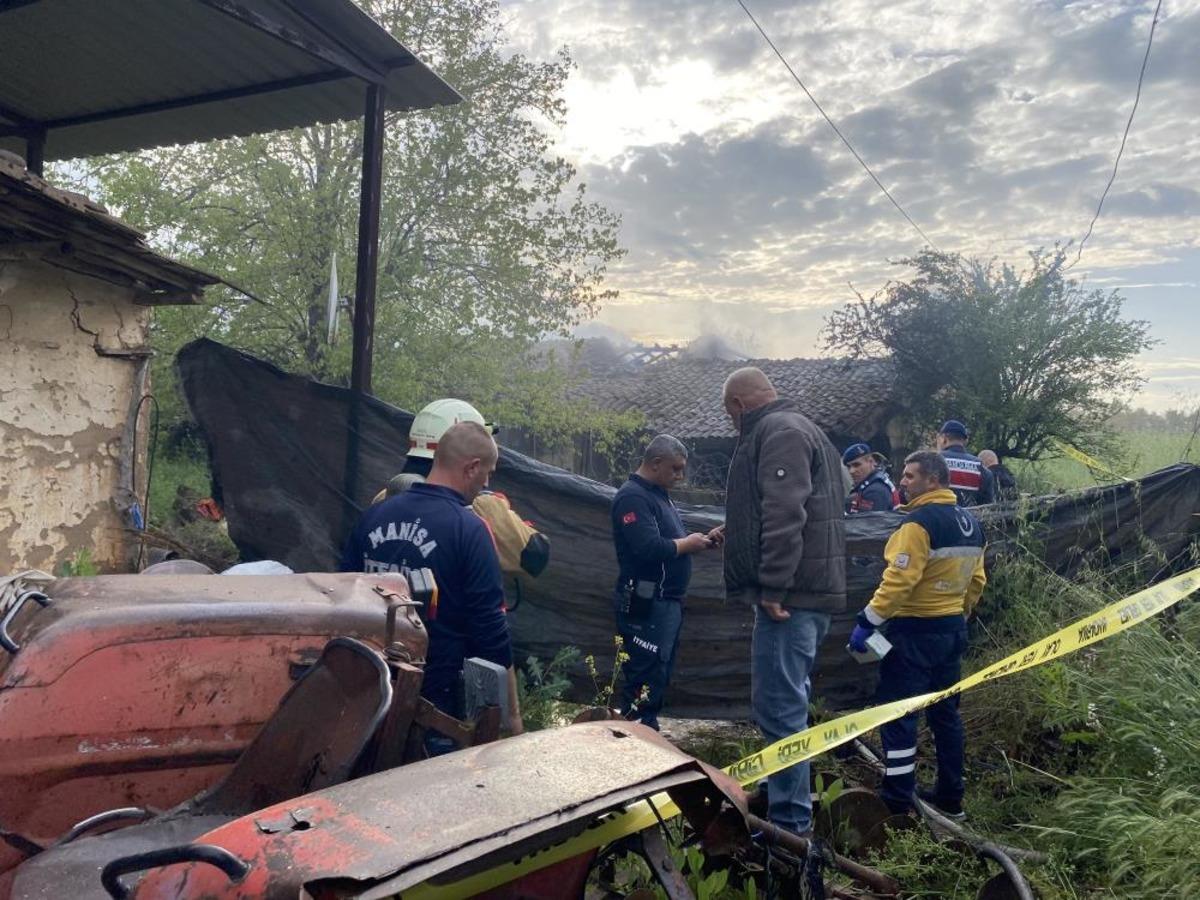 Manisa da evde &ccedil;ıkan yangında 90 yaşındaki yaşlı adam hayatını kaybetti 1