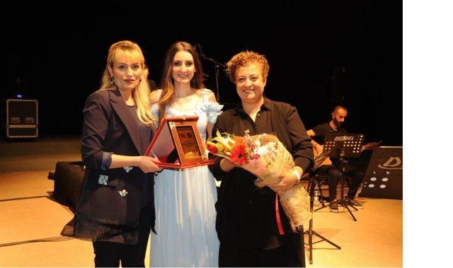 Sürmene Gönül Elçileri engelli öğrenciler için konser düzenledi