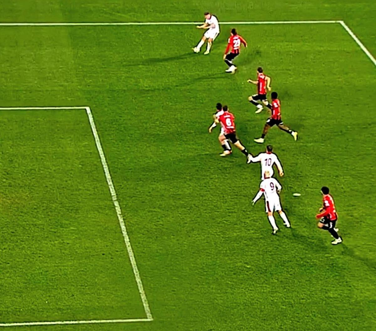 Tartışmalı karar geceye damga vurdu! Sane nin gol&uuml; olay oldu! 1