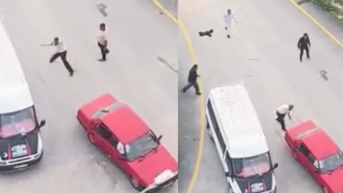 Taşlarla ara&ccedil;lara saldırdılar: Kavga anları kamerada 1