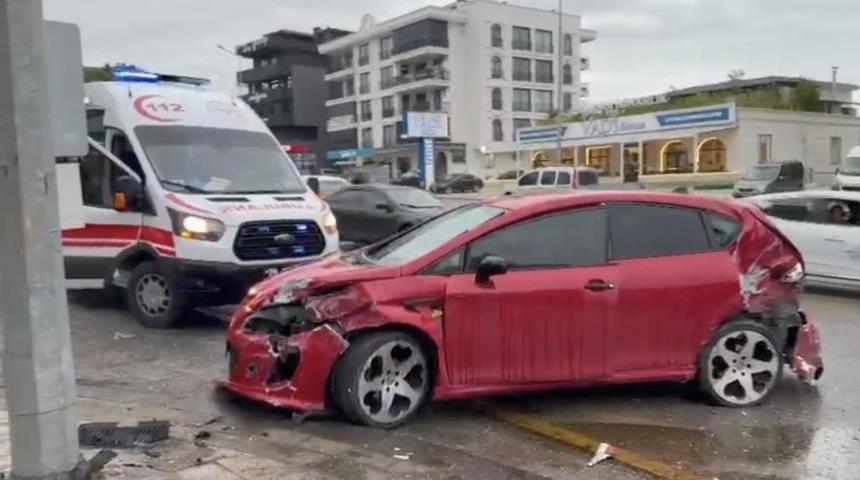 Denizli&rsquo;de meydana gelen zincirleme trafik kazasında 4 kişi yaralandı