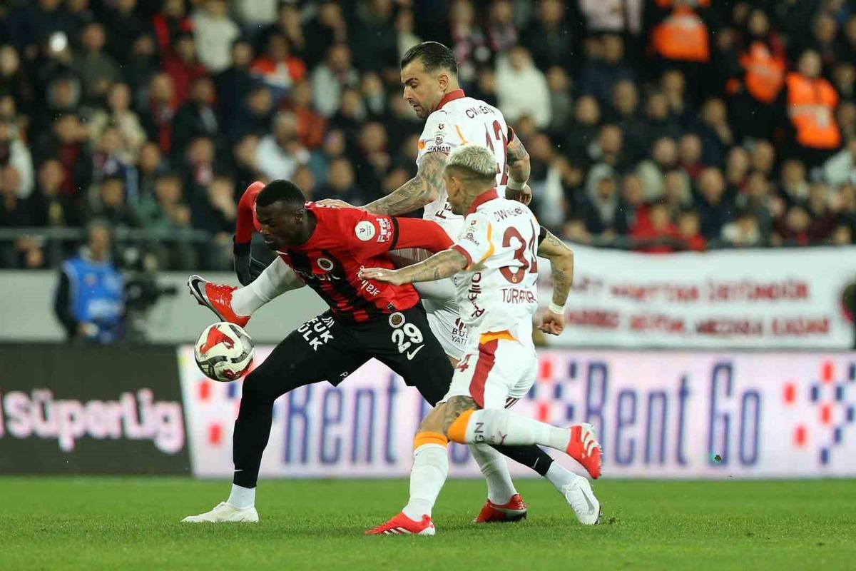 Torreira iddialı konuştu! "Fenerbah&ccedil;e yi her şartta yeneceğiz" 2