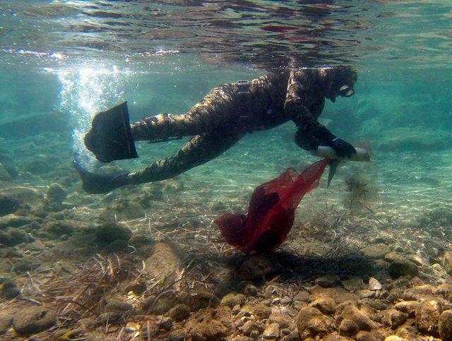 Küçükbük Koyu'nda deniz dibi temizliği