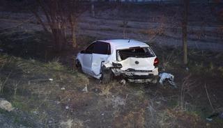 Alkoll&uuml; s&uuml;r&uuml;c&uuml; kaza yaptı, yakınları gazetecileri tehdit etti