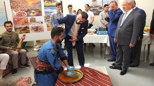 Burhaniye’de çiğ köfteli turizm şenliği