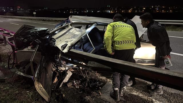 K&uuml;tahya daki trafik kazasında ağır yaralanan gen&ccedil; hastanede &ouml;ld&uuml; 3