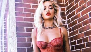 Minik bikinisini giyip fit halini g&ouml;sterdi