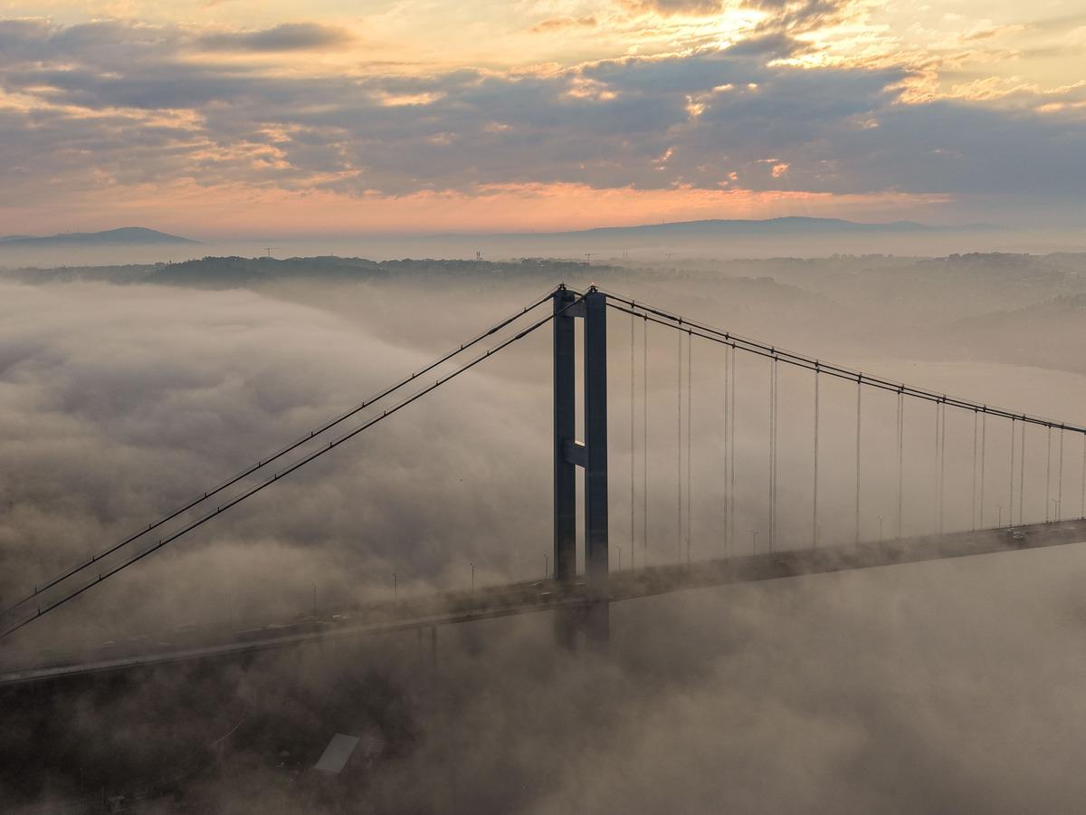 Boğaz da trafik durdu: Sislerin arasında kayboldu! 2