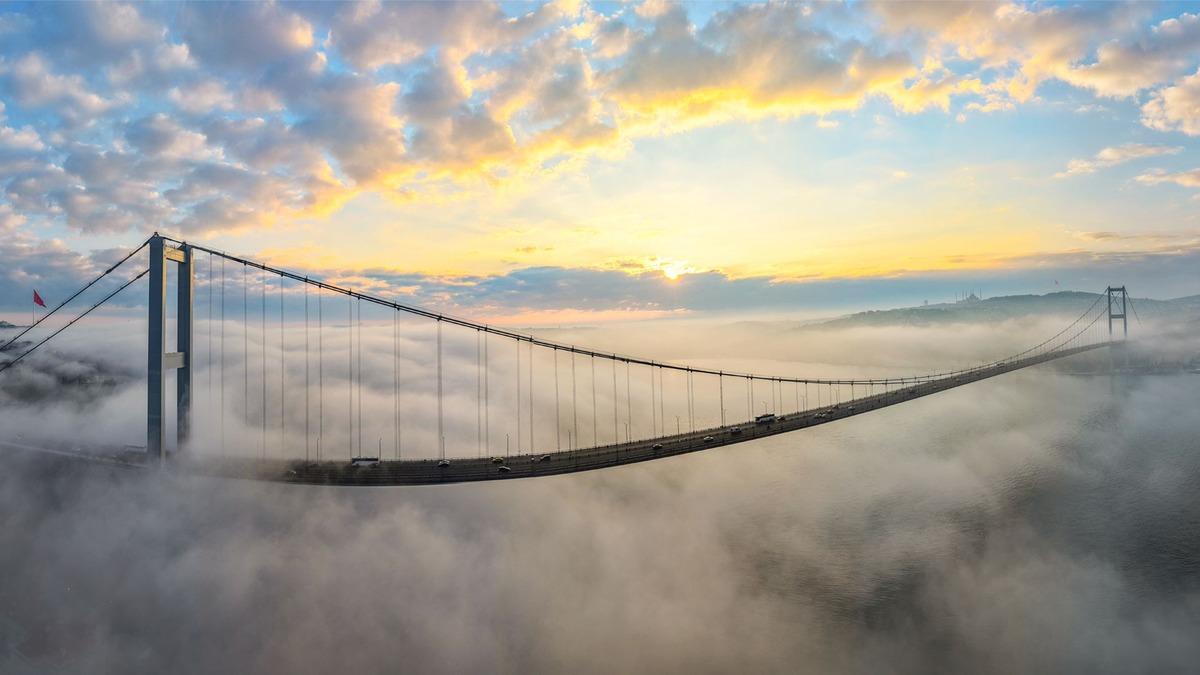Boğaz da trafik durdu: Sislerin arasında kayboldu! 3