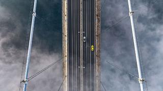 Boğaz'da trafik durdu: Sislerin arasında kayboldu!