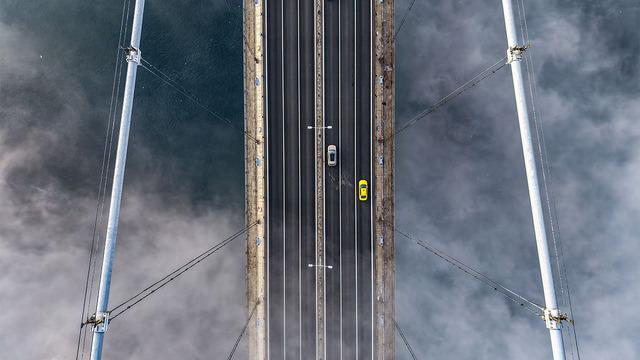 Boğaz'da trafik durdu: Sislerin arasında kayboldu!