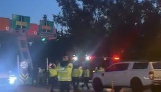 İzmir&rsquo;de kaza yapan ara&ccedil;ta yangın &ccedil;ıktı, s&uuml;r&uuml;c&uuml; hayatını kaybetti