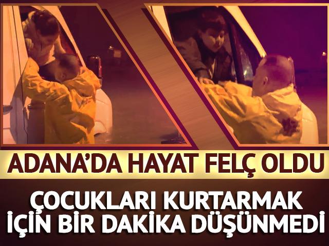 Adana'da hayat fel&ccedil; oldu! Suya g&ouml;m&uuml;len minib&uuml;steki &ccedil;ocuklar kurtarıldı