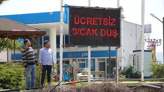 Akaryakıt istasyonunda göreni şaşırtan yazı: 'Ücretsiz sıcak duş'