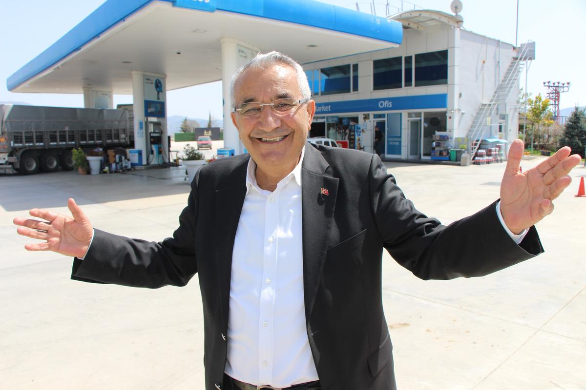 Akaryakıt istasyonunda g&ouml;reni şaşırtan yazı:  &Uuml;cretsiz sıcak duş  1