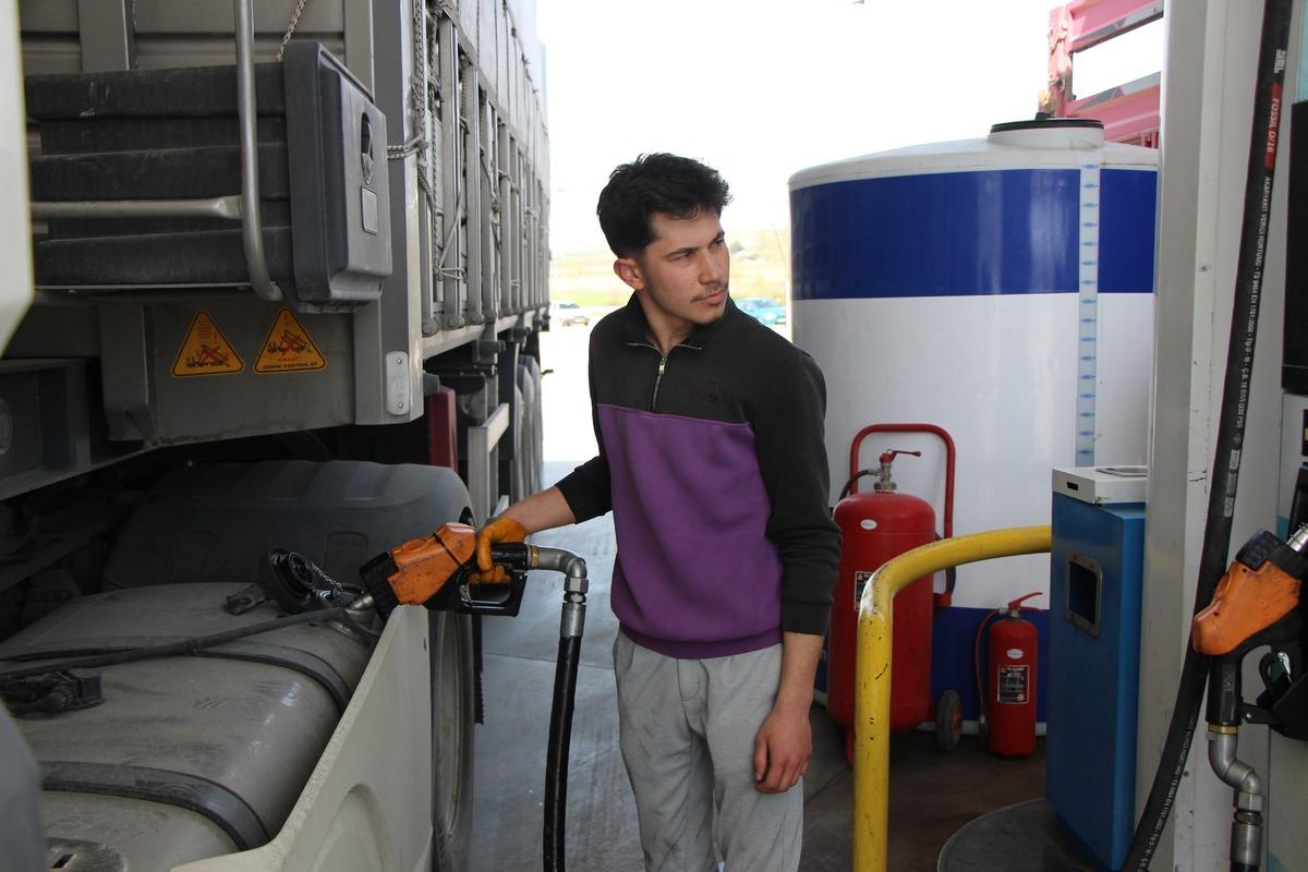 Akaryakıt istasyonunda g&ouml;reni şaşırtan yazı:  &Uuml;cretsiz sıcak duş  6