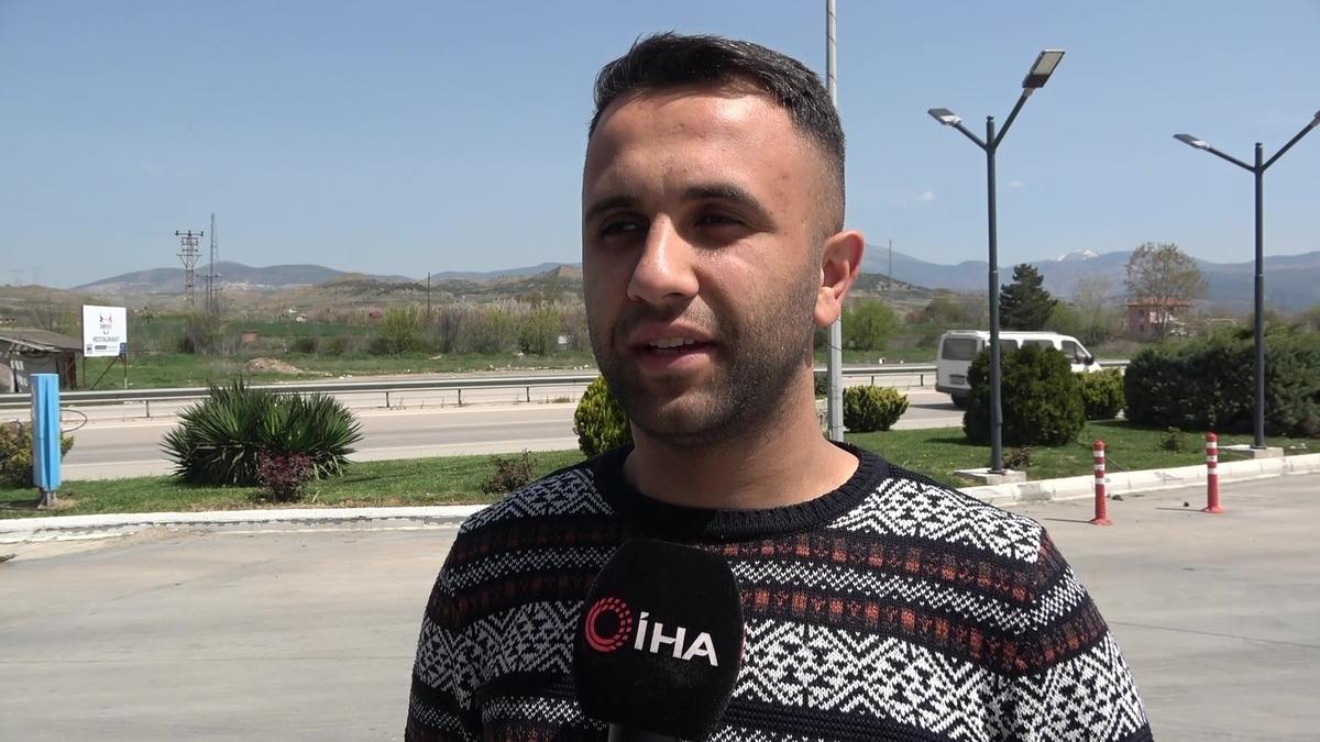 Akaryakıt istasyonunda g&ouml;reni şaşırtan yazı:  &Uuml;cretsiz sıcak duş  10