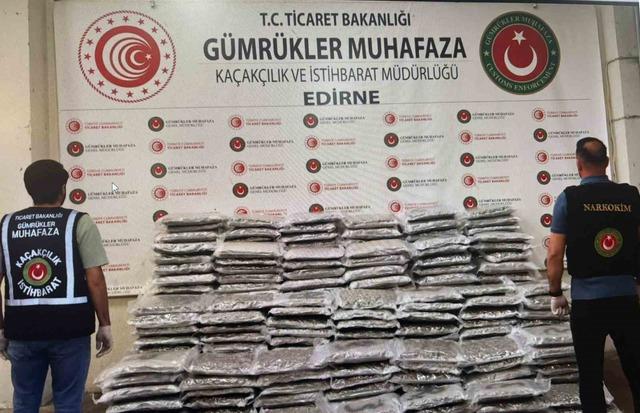 Gümrükler Muhafaza ekipleri piyasa değeri 378 milyon olan 420 kilo uyuşturucu madde yakaladı 4